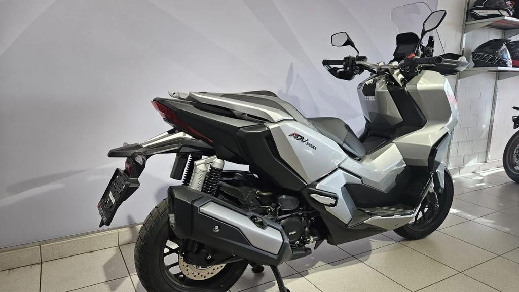 Honda ADV350 (année de construction 2022), 350 cm³, Scooter, Entreprise, 12 à 35 kW
