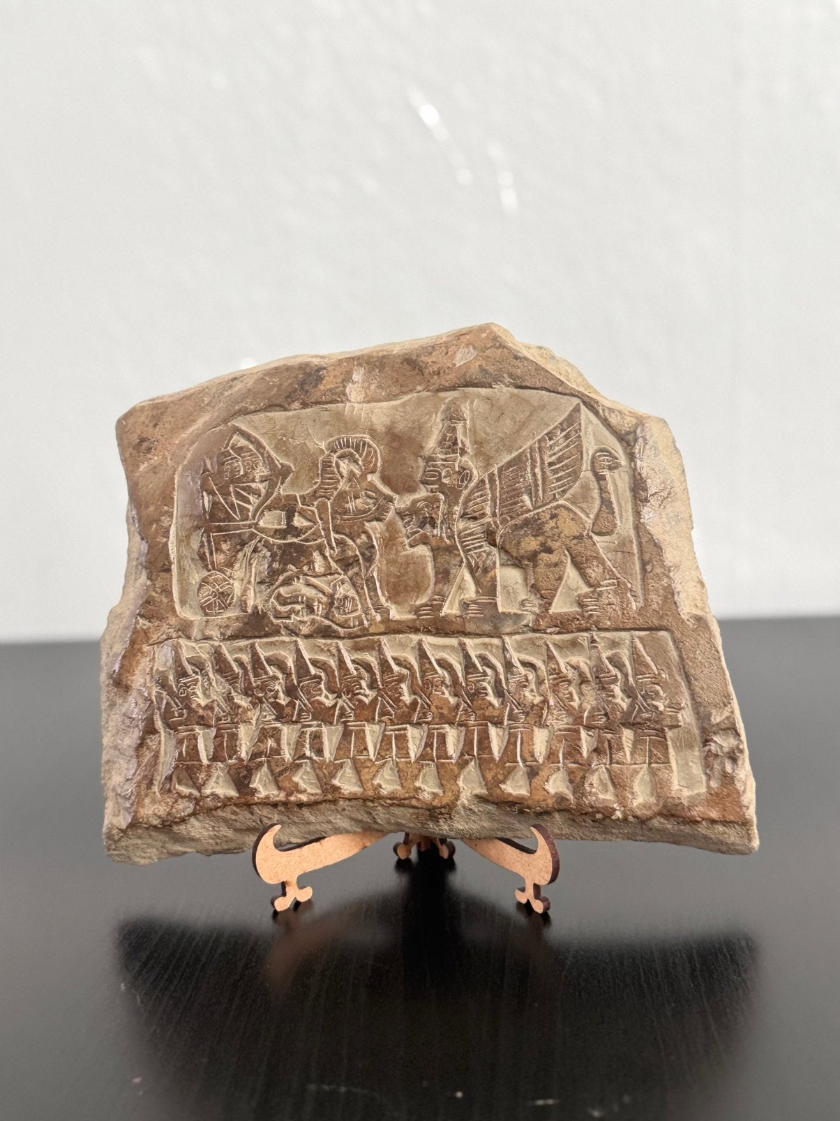 Plaque hittite en pierre faite main – 19  15 cm, 19 cm, Fait main, Enlèvement ou Envoi, Décoration murale