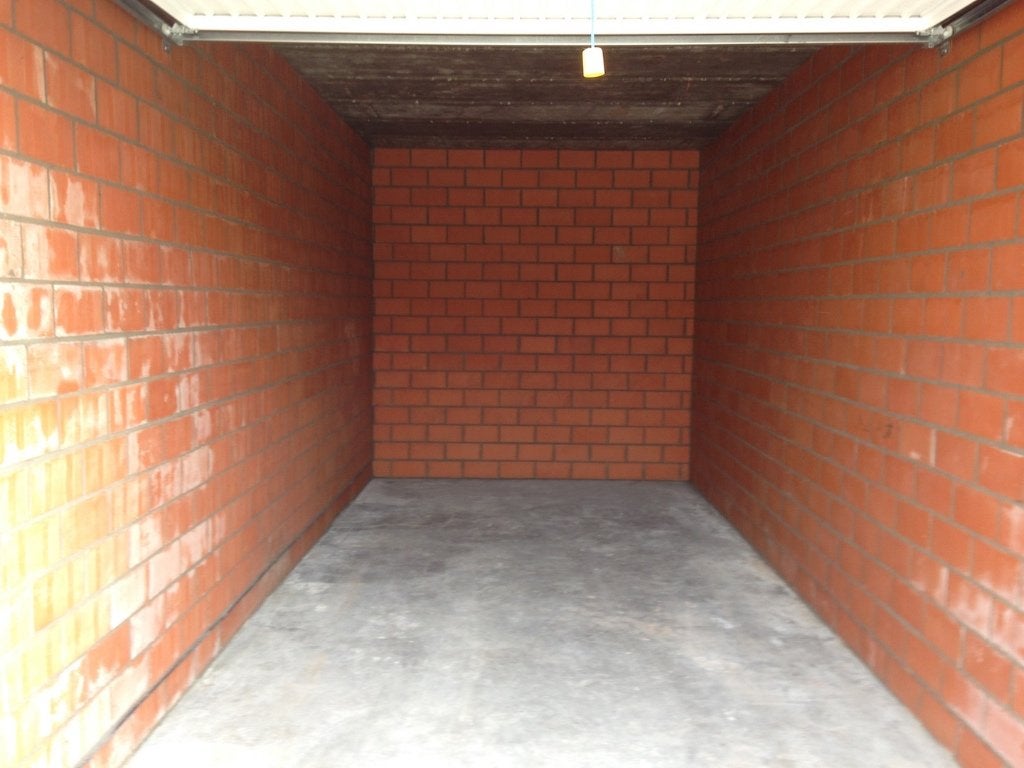 Grote autobox 7m + parking te huur Zwijndrecht, Immo, Garages en Parkeerplaatsen, Provincie Antwerpen