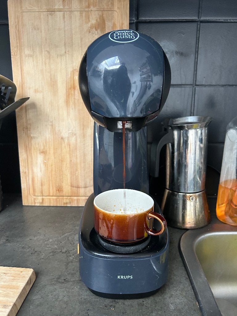 Krups NESCAFÉ Dolce Gusto Infinissima, Réservoir d'eau amovible, Utilisé, Dosettes et capsules de café, 2 à 4 tasses