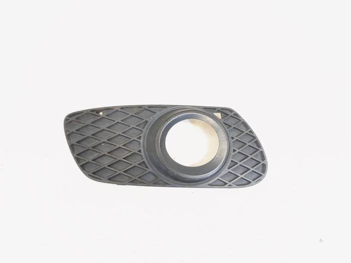 Plaque de protection feu antibrouillard droit d'un Mercedes, 3 mois de garantie, Utilisé, -, -