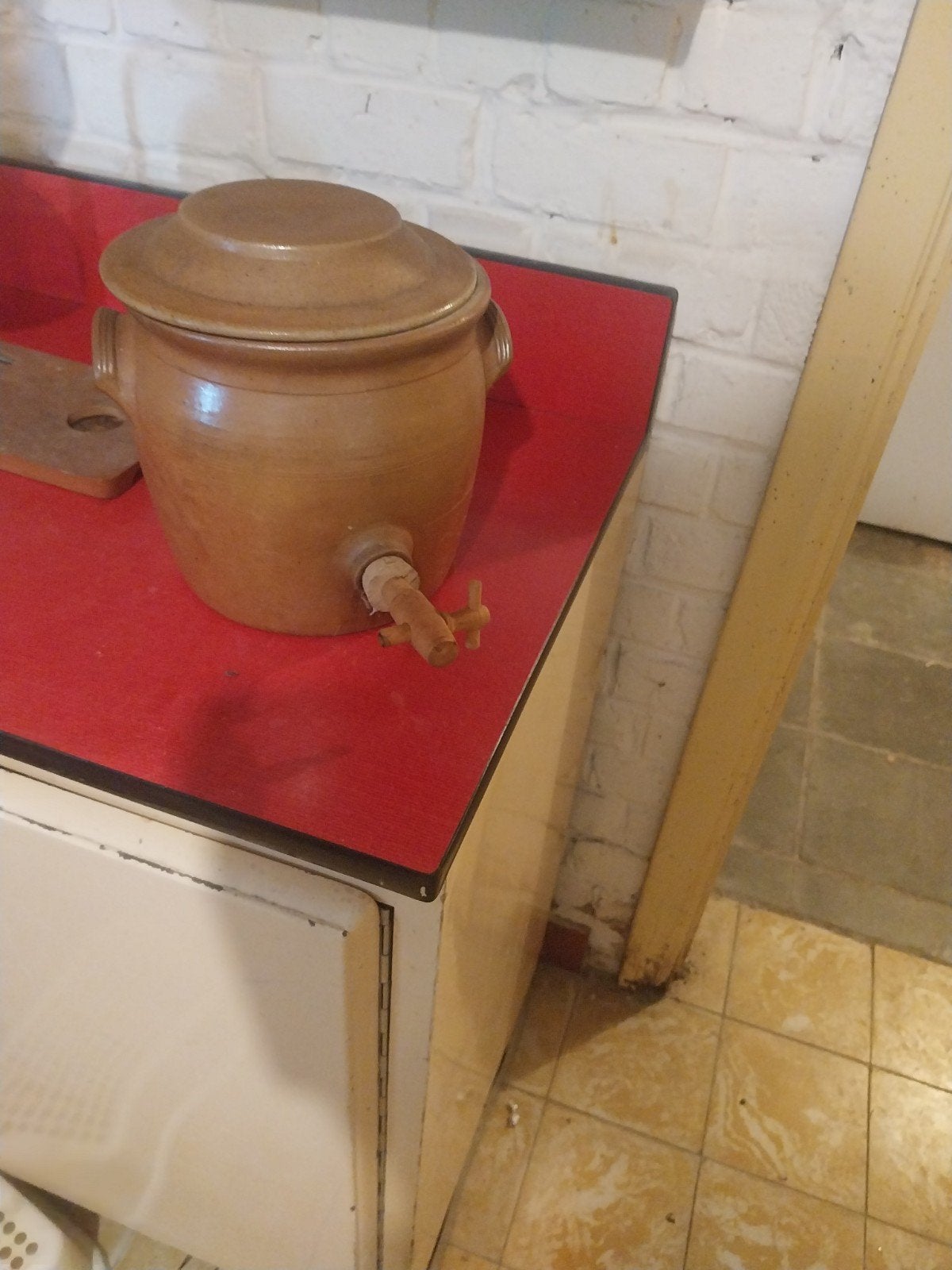 Recipient pour faire du vinaigre.  Terre cuite, Enlèvement