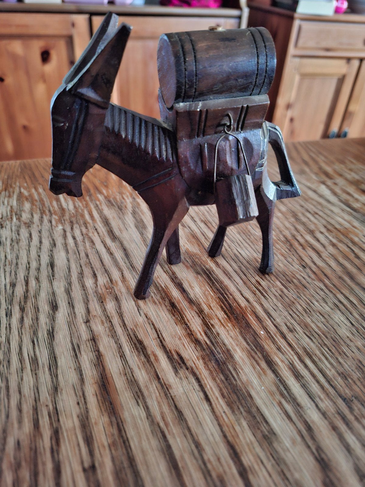 Âne en bois vintage sculpté à la main avec tonneau et seaux, Enlèvement