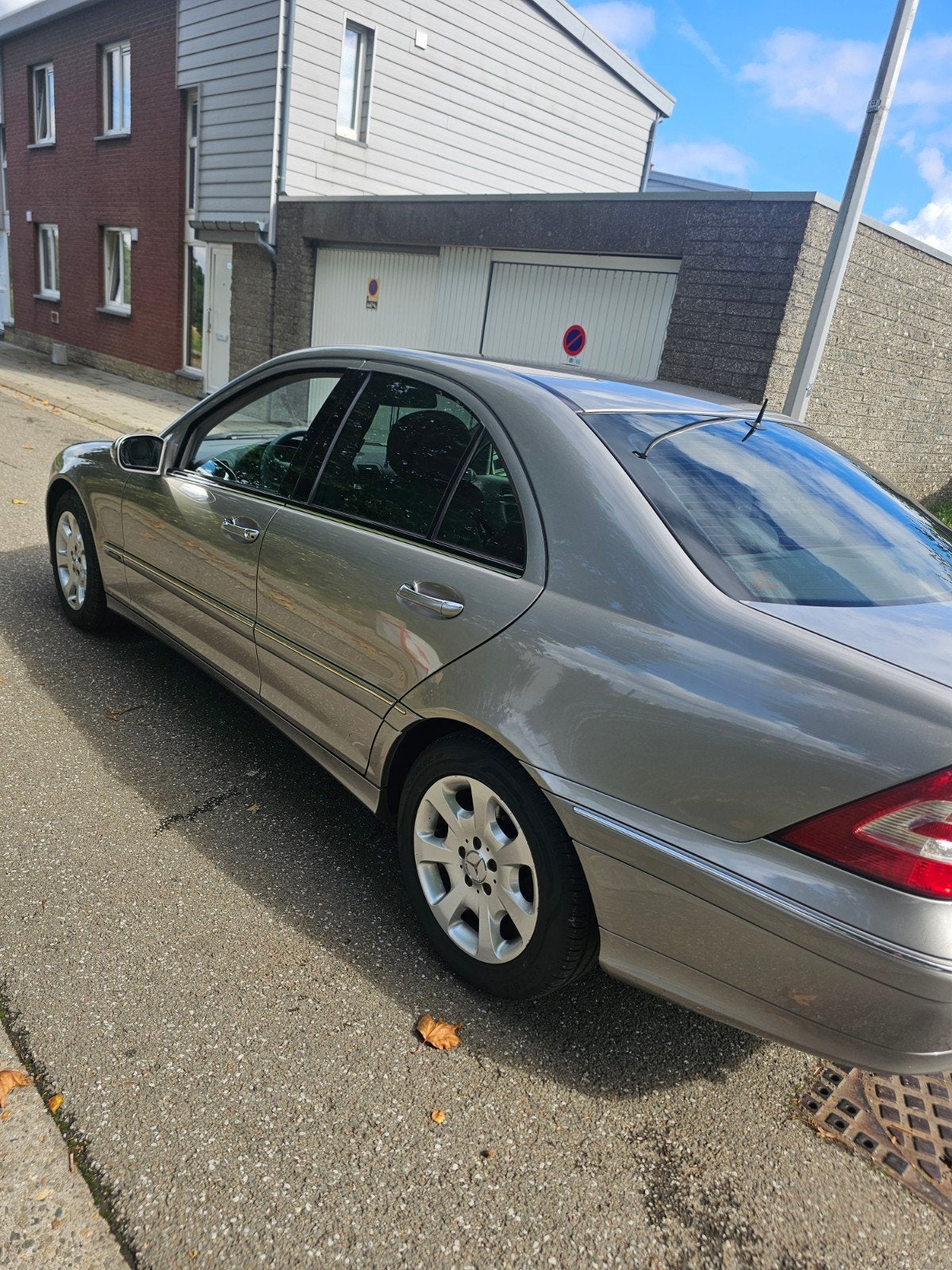 Mercedes-Benz C200, Achat, Beige, Boîte manuelle, Entretenue par le concessionnaire
