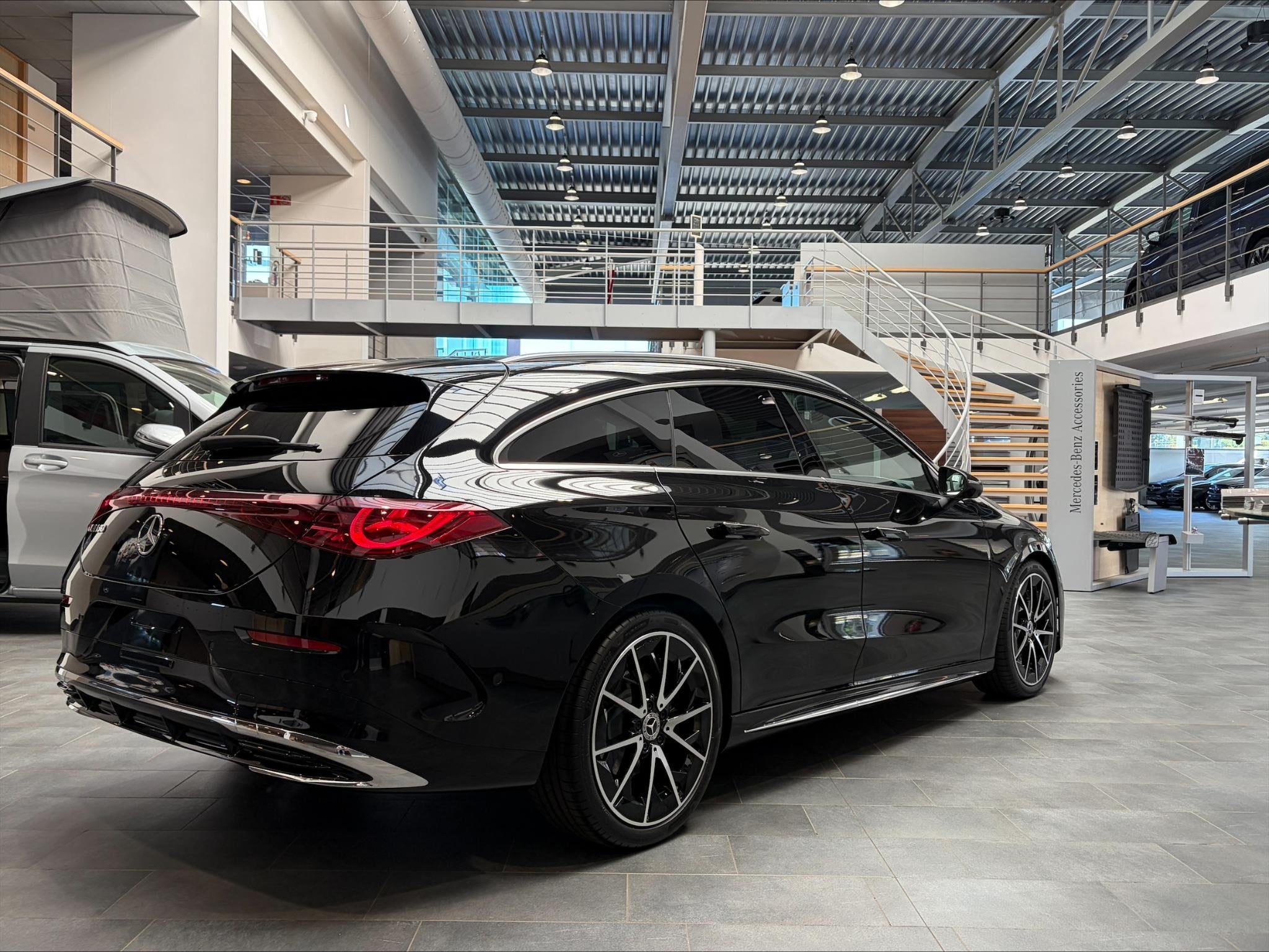 Mercedes-Benz CLA-Klasse CLA 180 "140 Years Edition", CLA, 4 portes, Entreprise, Automatique