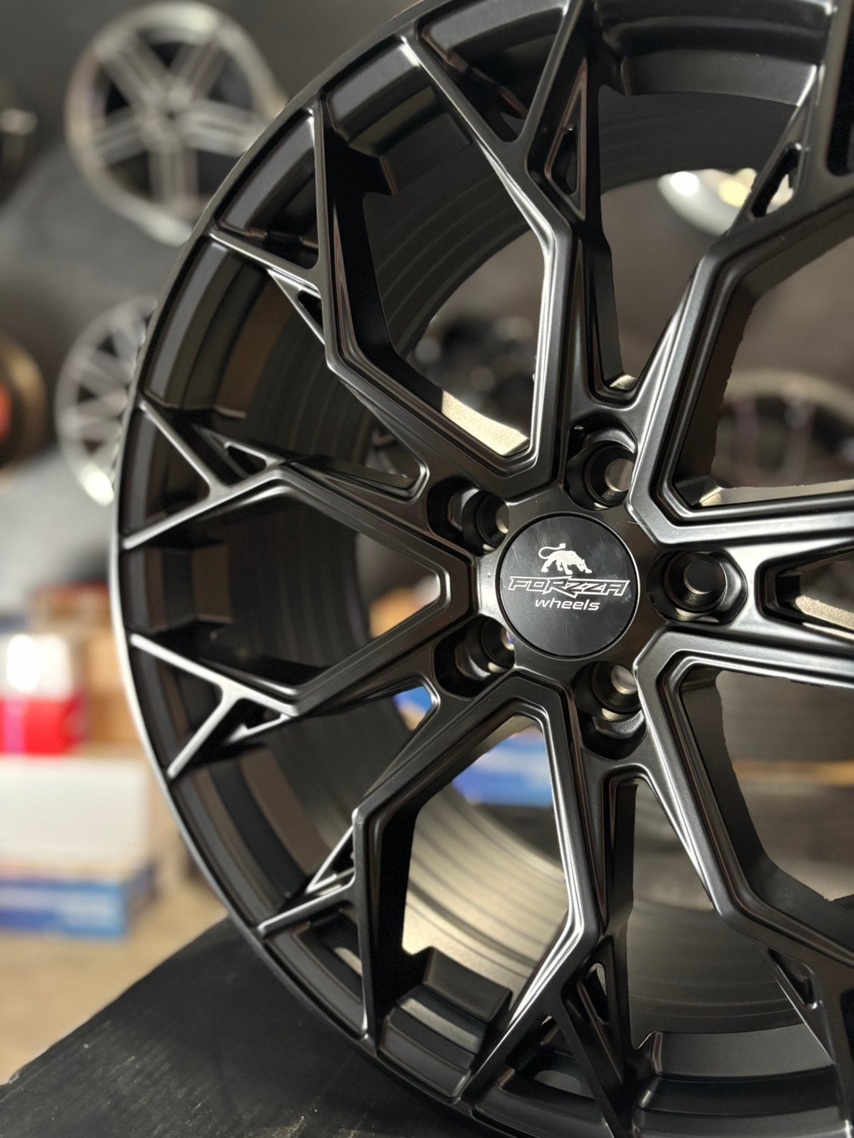 18” Forzza titan satin black, Ophalen