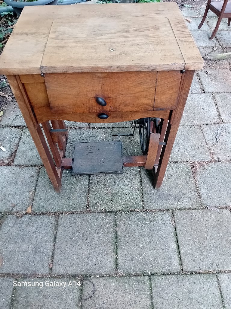 Antiek Naaikastje, Ophalen