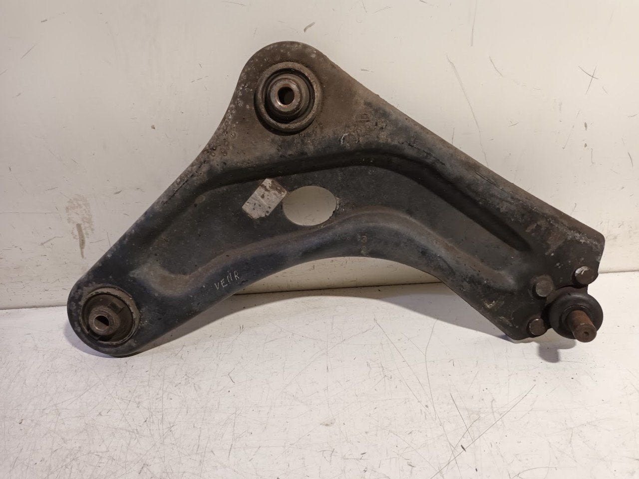 Draagarm rechts voor Peugeot 207, Onderdelen@venauto.nl, Van der Ven Autorecycling B.V., Ettenseweg 76, 4706 PB Roosendaal, The Netherlands
