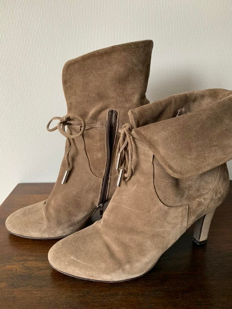 Enkellaarsjes Caroline Biss 40 beige nubuck kwaliteitsleer, Kleding | Dames, Beige, Lage of Enkellaarzen, Ophalen of Verzenden
