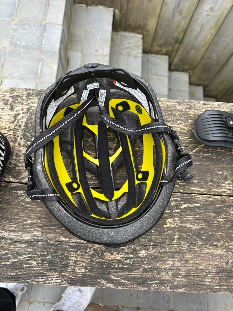 Helm specialized chamonix, Fietsen en Brommers, Ophalen, Zo goed als nieuw