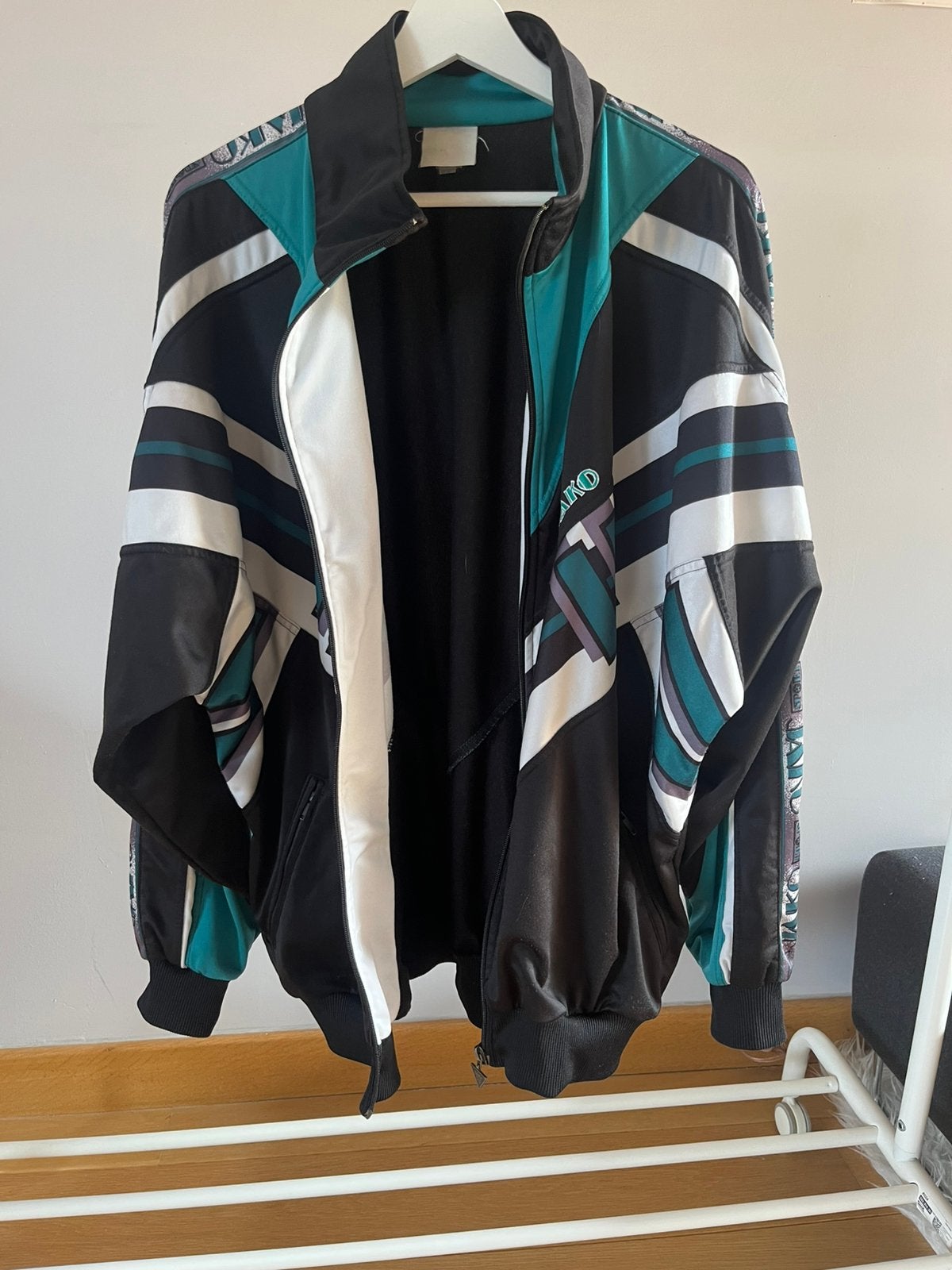 Veste d'entraînement rétro originale Jako des années 90 XL, Vêtements | Hommes, Vêtements de sport, Comme neuf, Multicolore, Envoi