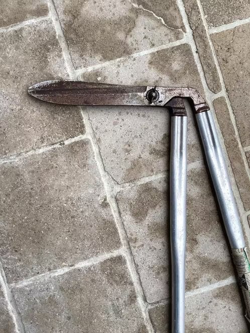 Heggenschaar met lange handgrepen., Ophalen