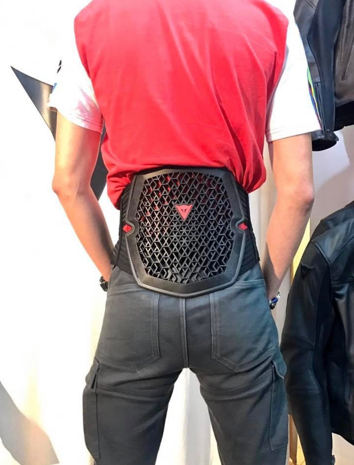 Dainese pro-armor lumbar onderrug bescherming, Motoren, Kleding | Motorkleding, Ophalen, Nieuw zonder kaartje, Heren