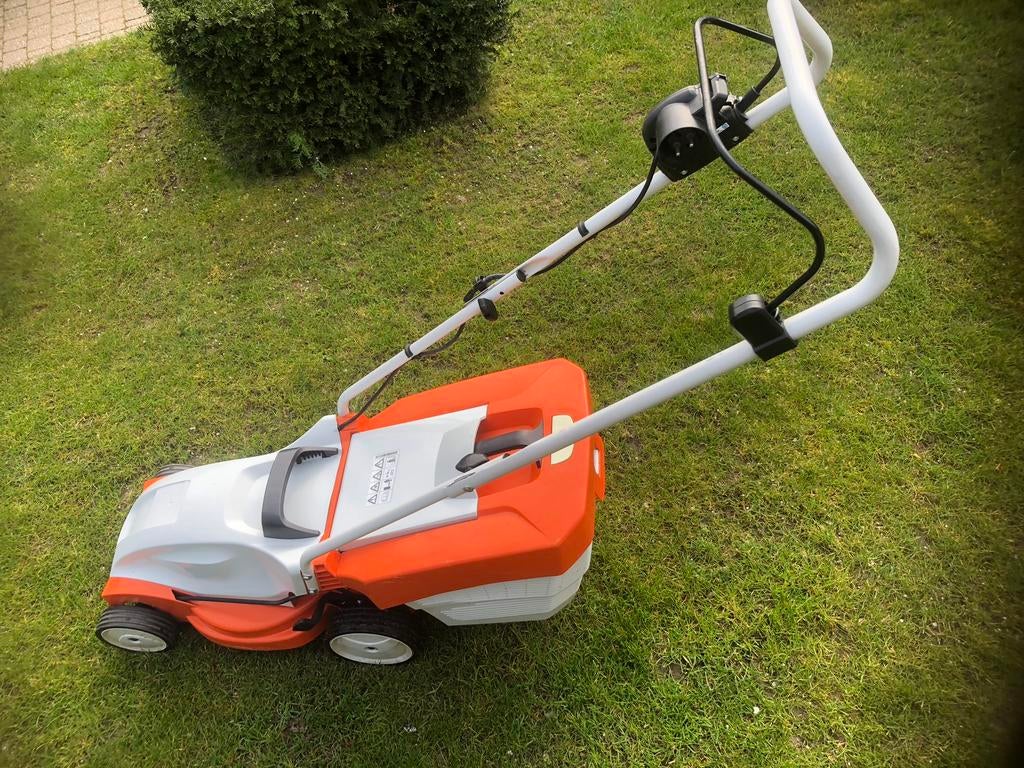 Grasmachine Stihl, Ophalen, Cirkelmaaier, Elektrische grasmaaier, Zo goed als nieuw
