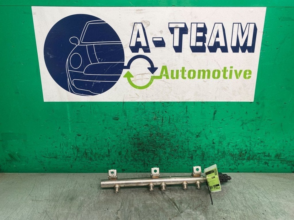 RAMPE D'INJECTION BMW 1 serie (E81) (|13537562474|), Utilisé, BMW, Petuelring 130
80809  München, DE, Bayerische Motoren Werke AG