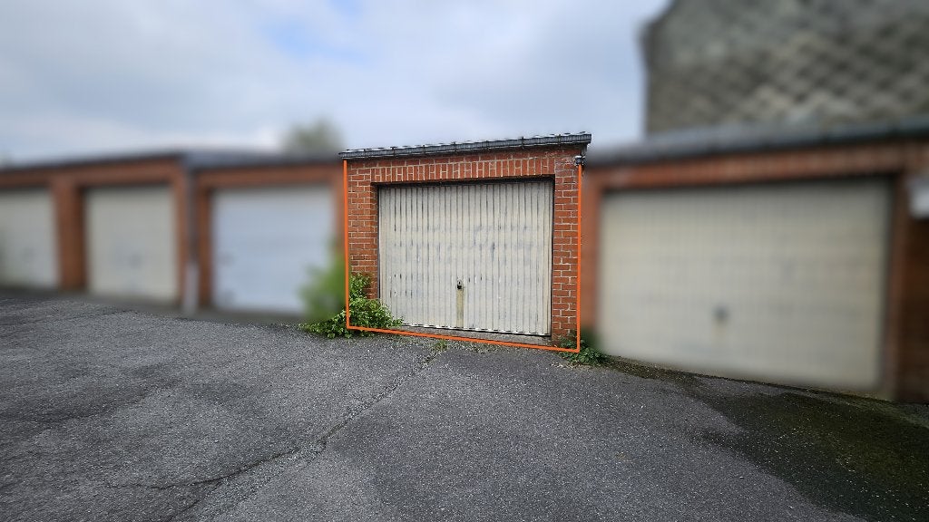 GARAGE LIBRE DANS UNE BATTERIE SANS SYNDIC - RUE DE ROULERS, Province de Hainaut
