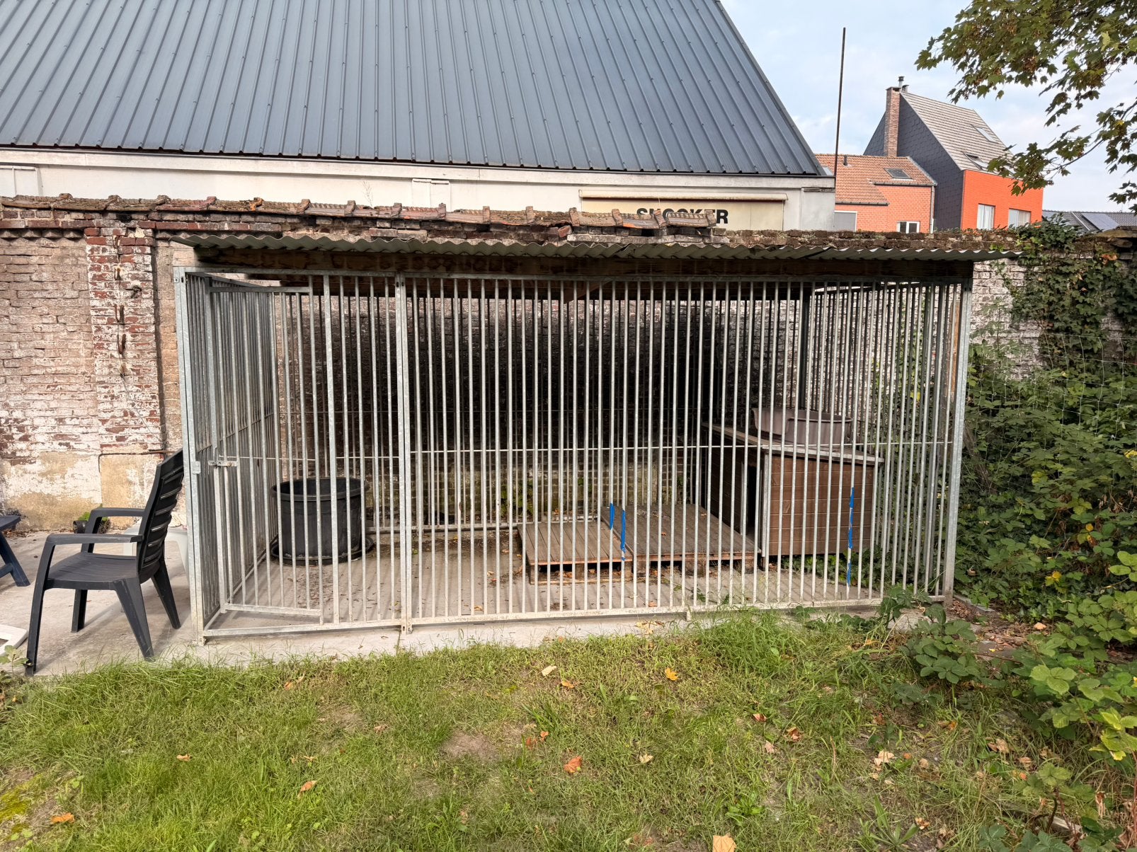 Gratis hondenkennel 4x2m met dak, Dieren en Toebehoren, Ophalen, Hondenkennel, 100 cm of meer, 110 cm of meer