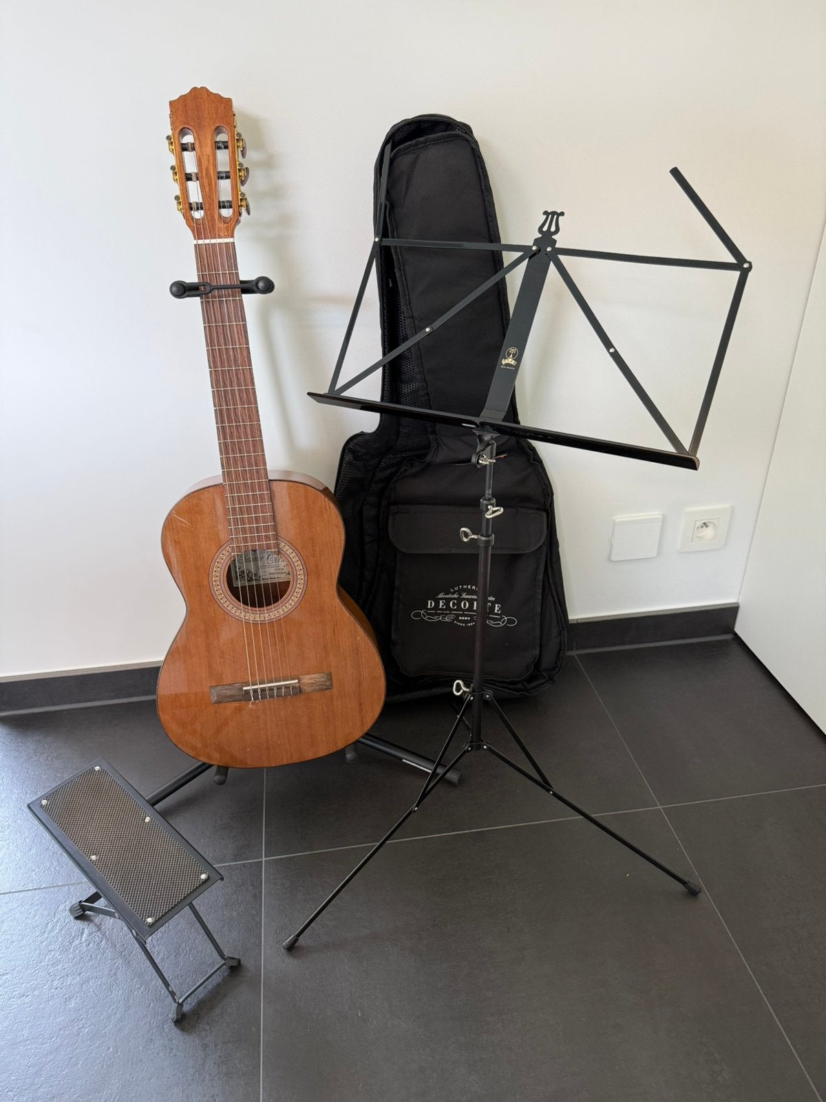 Salvador Cortez 3/4 klassieke gitaar + accessoires, Muziek en Instrumenten, Snaarinstrumenten | Gitaren | Akoestisch, Ophalen
