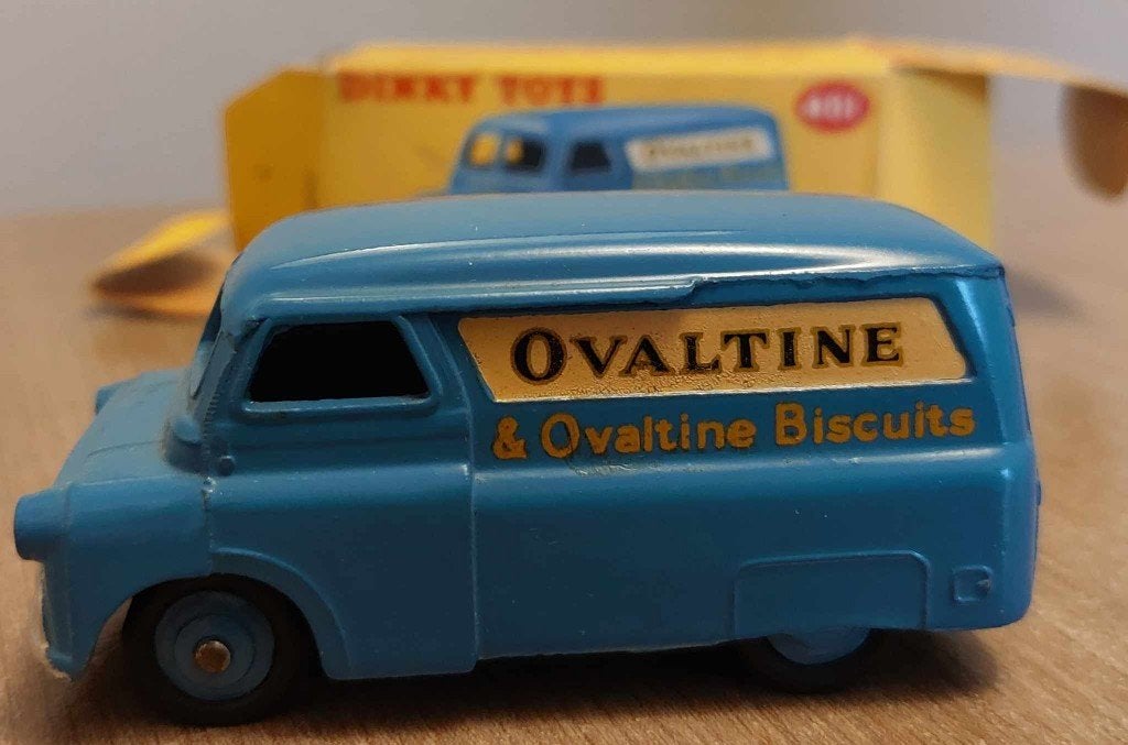 DINKY TOY BEDFORD VAN OVALTINE MET ORIGINELE VERPAKKING, Enlèvement ou Envoi, Comme neuf, Bus ou Camion, Dinky Toys