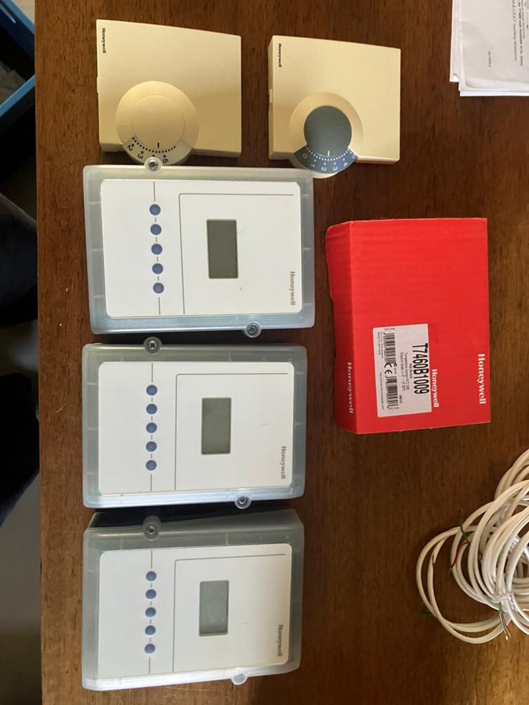 Régulateur électronique de chauffage au sol, 800 watts ou plus, Enlèvement ou Envoi, Thermostat, Comme neuf