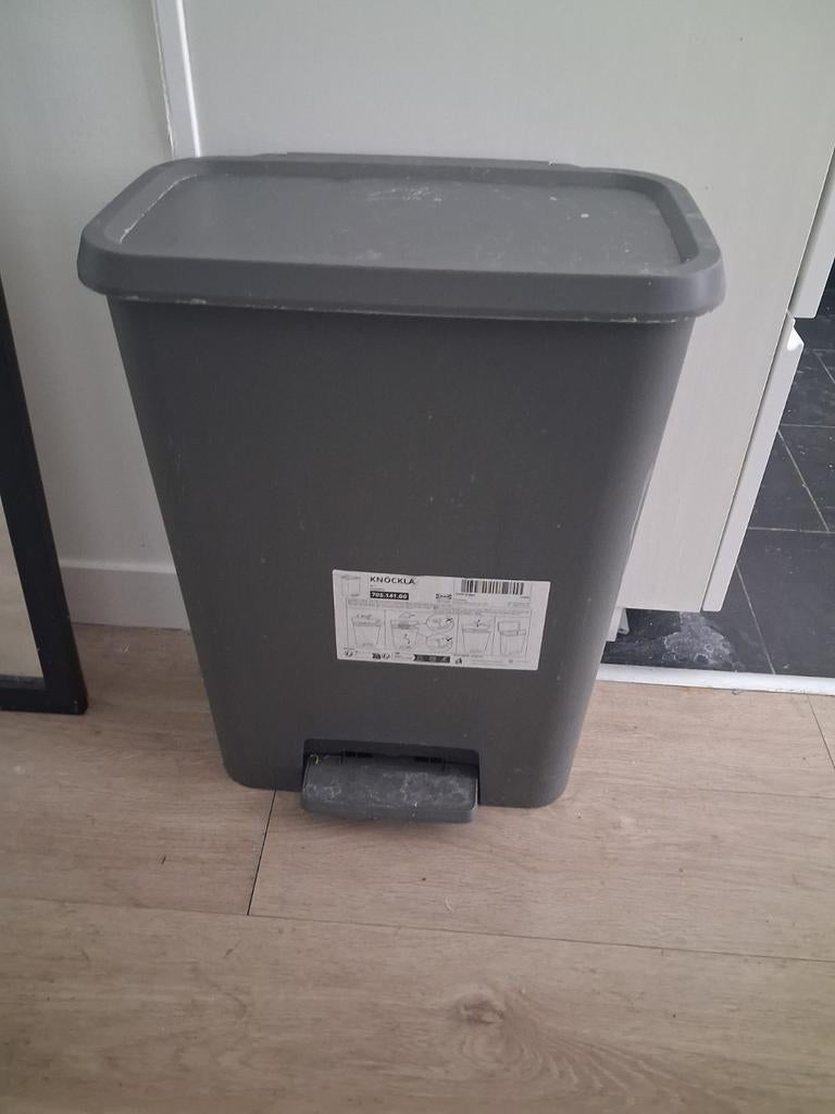 IKEA vuilnisbak, Ophalen