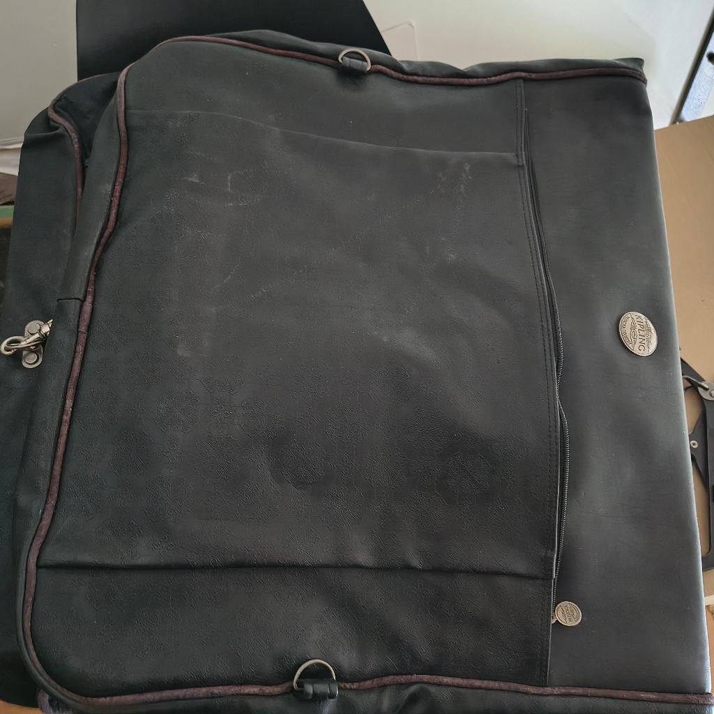 Kipling reistas voor kostuums kledinghoes, Ophalen, Gebruikt, Kunststof, Volwassenen