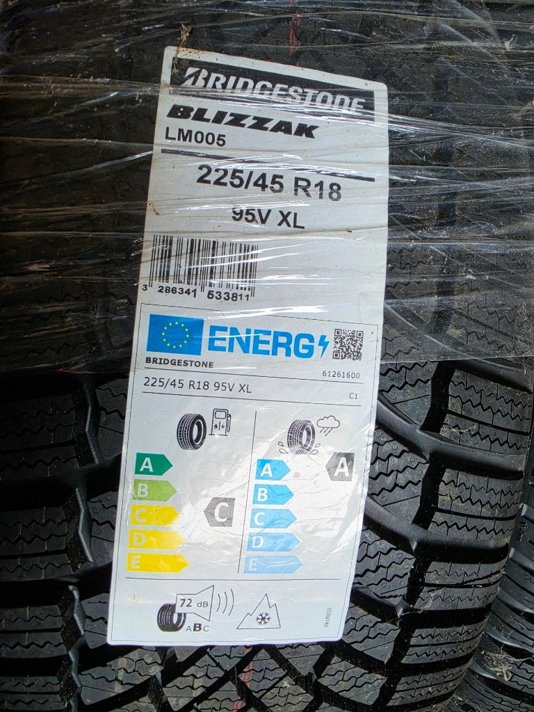 2 pneus hiver neufs Bridgestone 225/45 R18 95V XL, Ophalen, 18 inch, Nieuw, Winterbanden