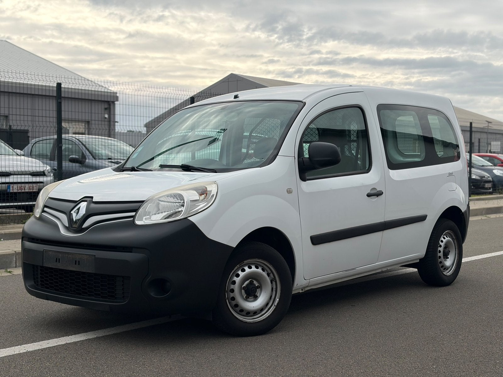 Kangoo utilitaire 2014 1.5 dCi / 95 000 KM / Distri OK, Auto's, Kangoo, Particulier, 2 zetels, 55 kW