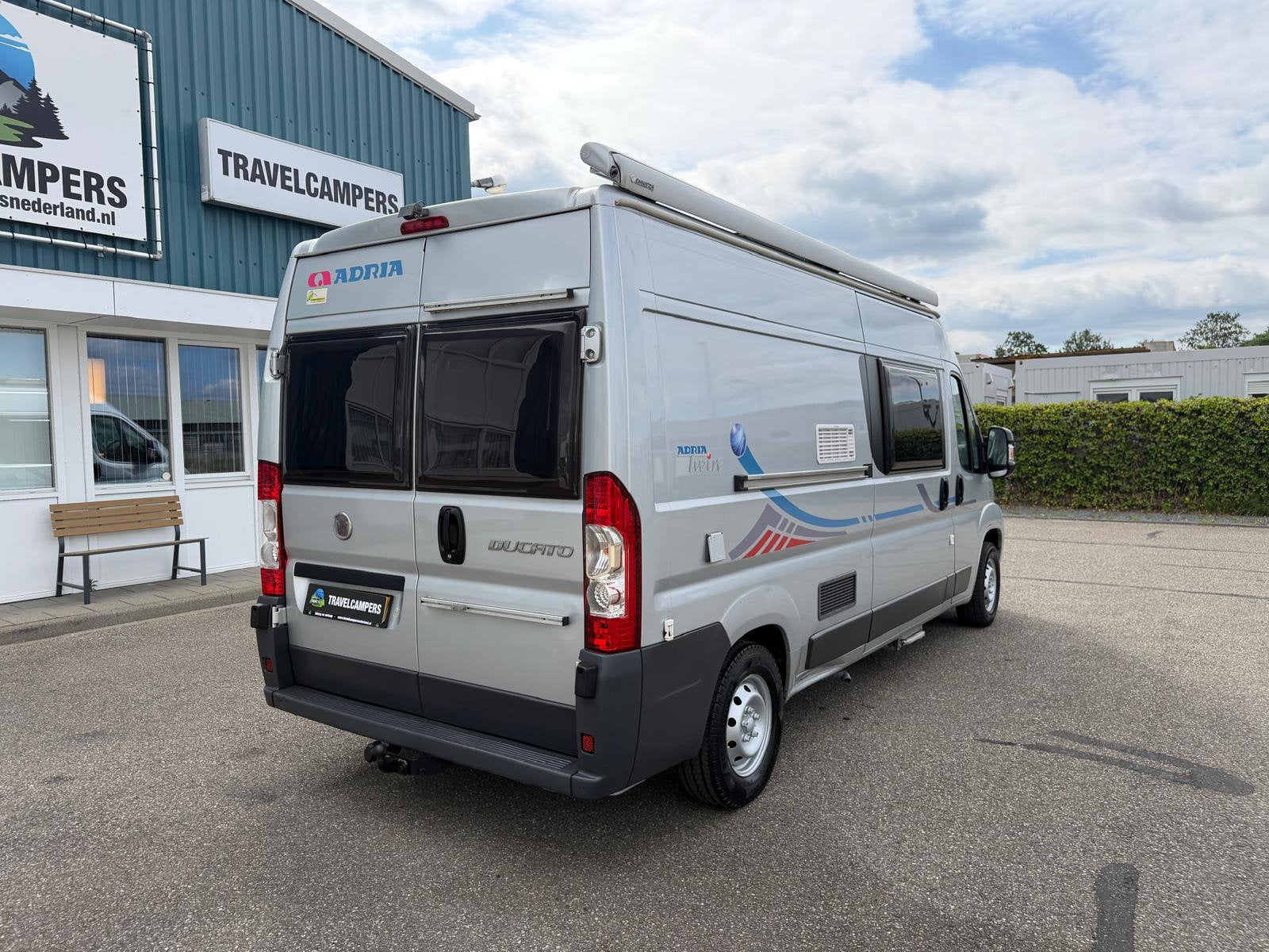 Adria Twin 2.3 MultiJet 120 PK | Bouwjaar 2012 | Motorairco, Caravans en Kamperen, Mobilhomes, Buscamper of Camperbus, Ringverwarming