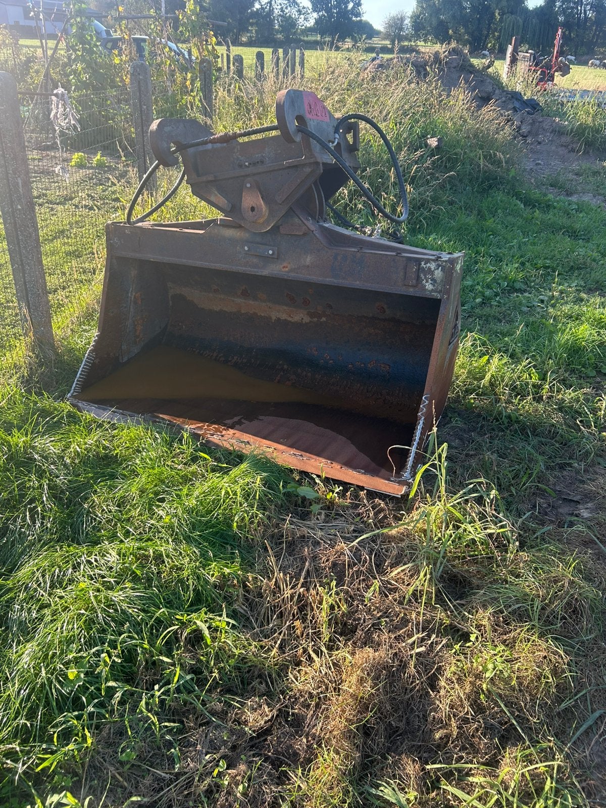 Kantelbak cw30 te koop, Zakelijke goederen, Ophalen, Graafmachine