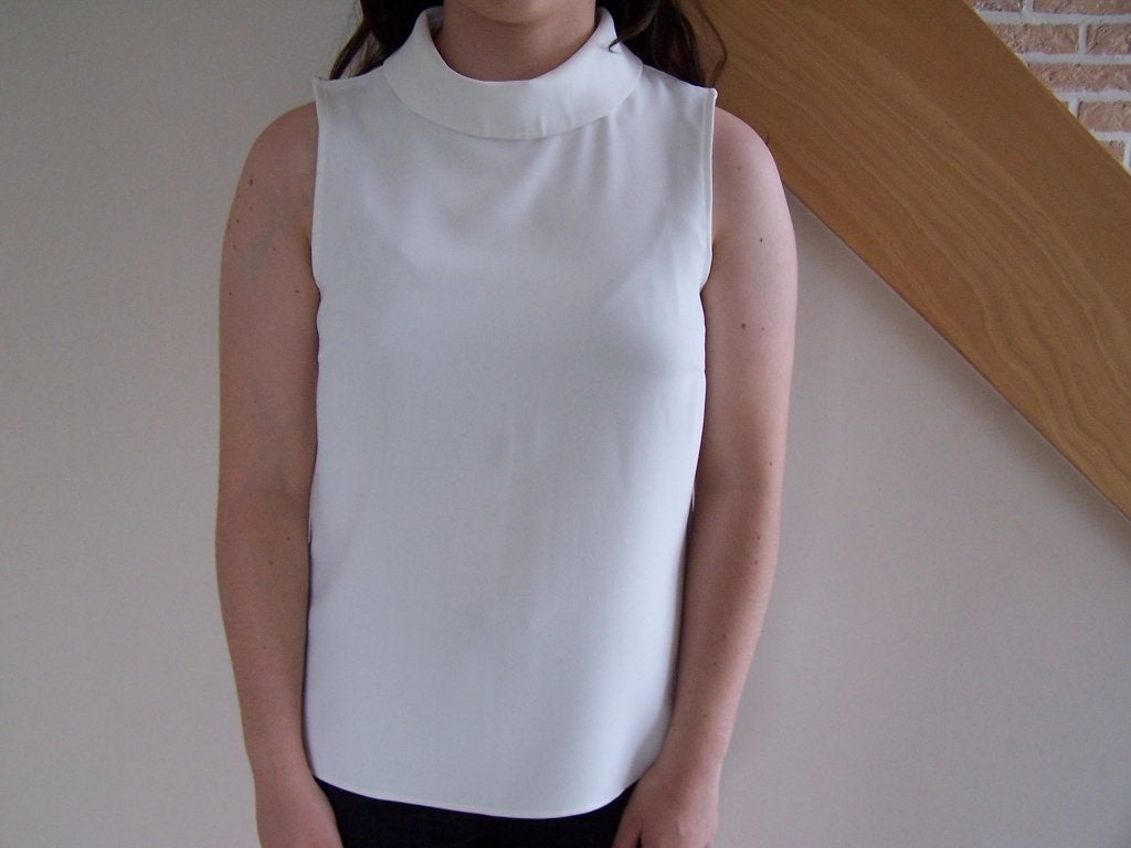 2 mouwloze tops – wit & lichtgrijs – mooie staat, Kleding | Dames, Truien en Vesten, H&M - Cicerone, Wit, Maat 42/44 (L), Ophalen of Verzenden