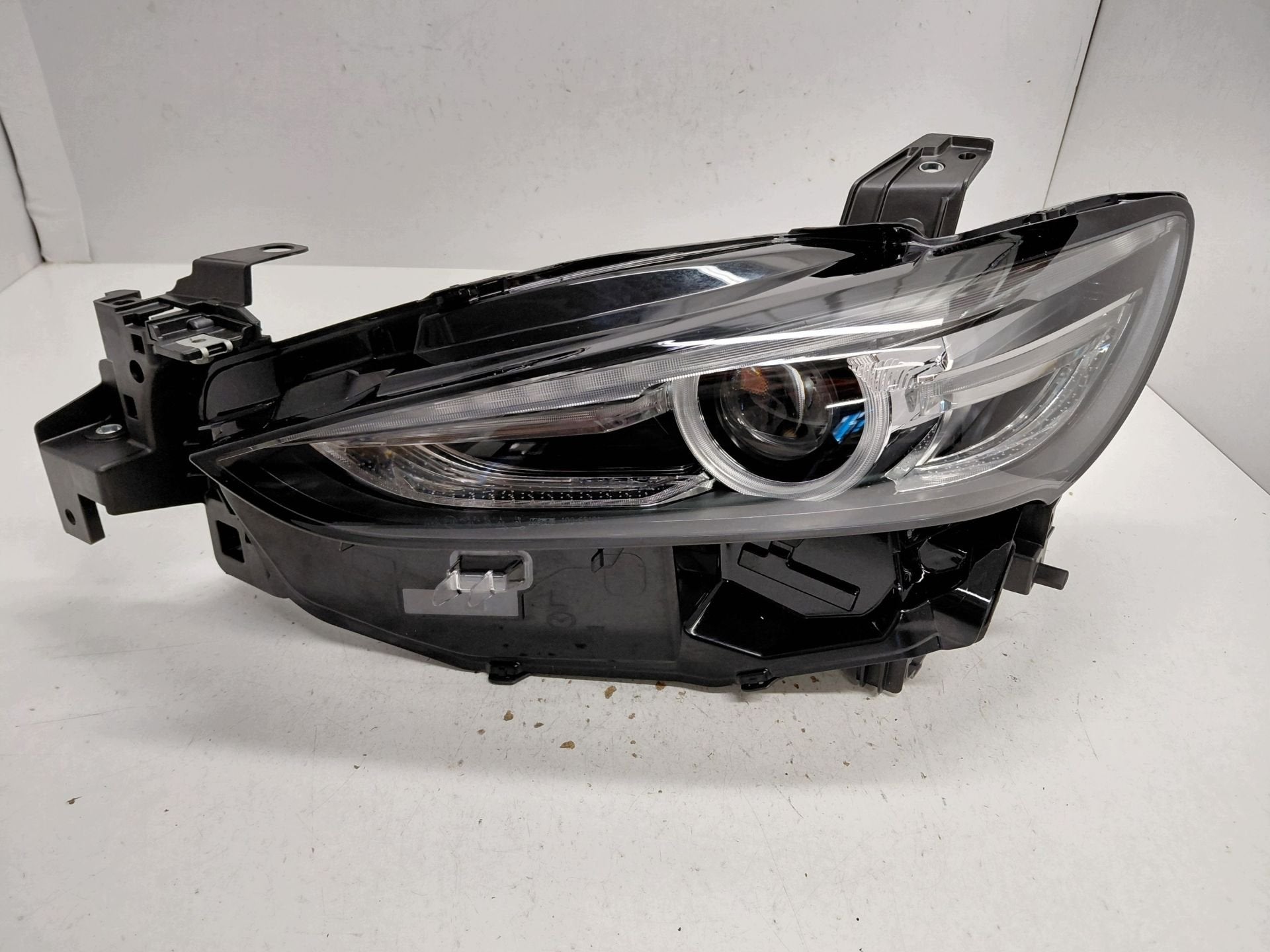 Mazda 6 III GJ Lift Phare gauche Mazda, Shinchi, Fuchu-Cho 3-1
730-8670  Hiroshima, Mazda Motor Corporation, Info@mazda.co.jp