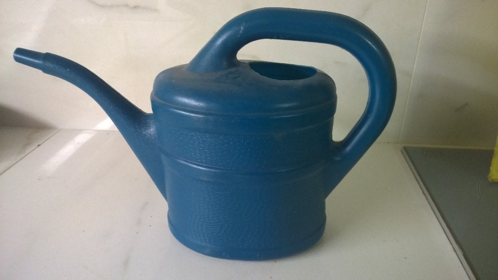 Gieter- 2 liter, Tuin en Terras, Gieters, Ophalen of Verzenden, Zo goed als nieuw, Kunststof