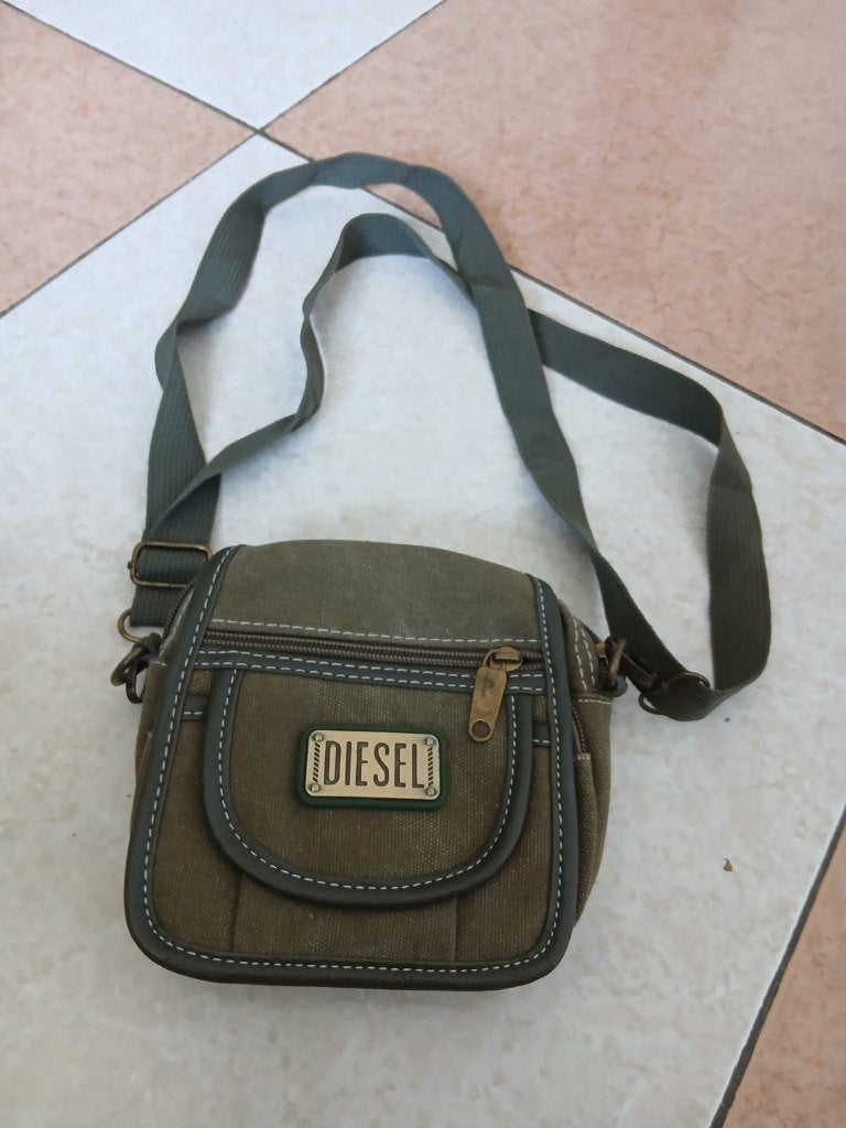 Diesel schoudertas — kaki canvas, Handtassen en Accessoires, Ophalen of Verzenden, Zo goed als nieuw, Groen, Overige merken