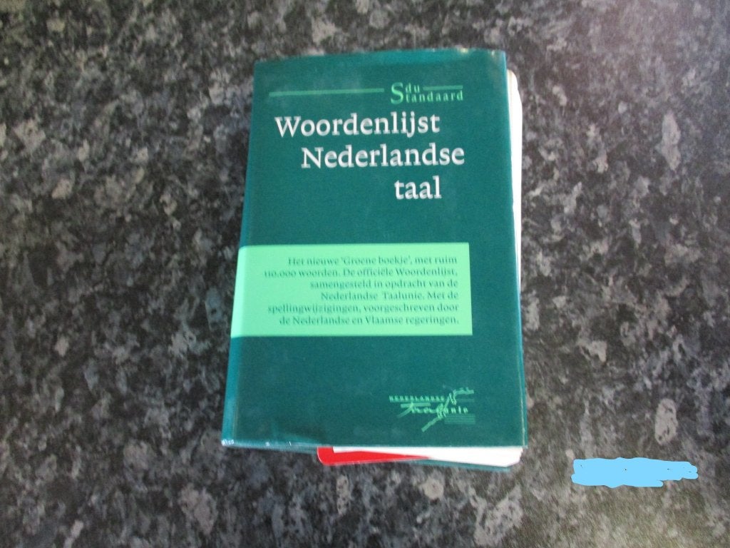 woordenboek woordenlijst nederlandse taal, Livres, Dictionnaires, Enlèvement ou Envoi, Comme neuf, Néerlandais