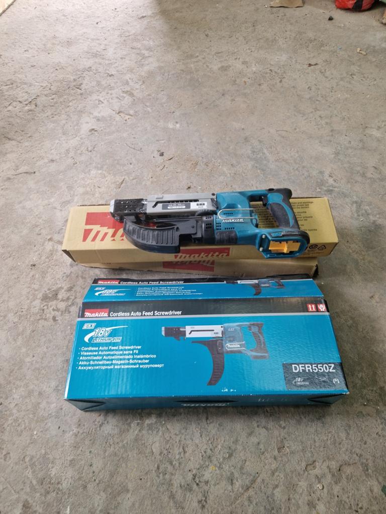 MAKITA schroefautomaat DFR550Z, Ophalen