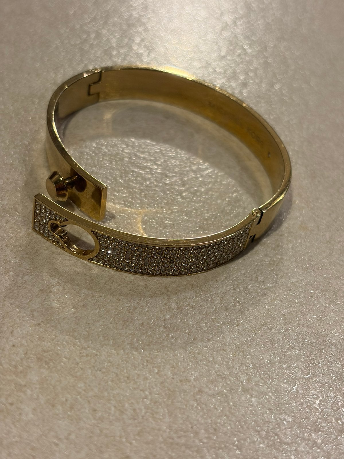 Ambandje michael kors, Handtassen en Accessoires, Armbanden, Ophalen, Zo goed als nieuw, Goud, Met strass