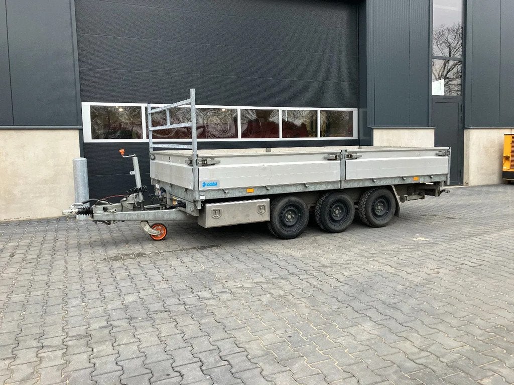 Hapert 3 zijdige elektrische kipper aanhanger (bj 2021), Auto's, Vrachtwagens, Overige brandstoffen, Bedrijf, Aanhangers en Opleggers