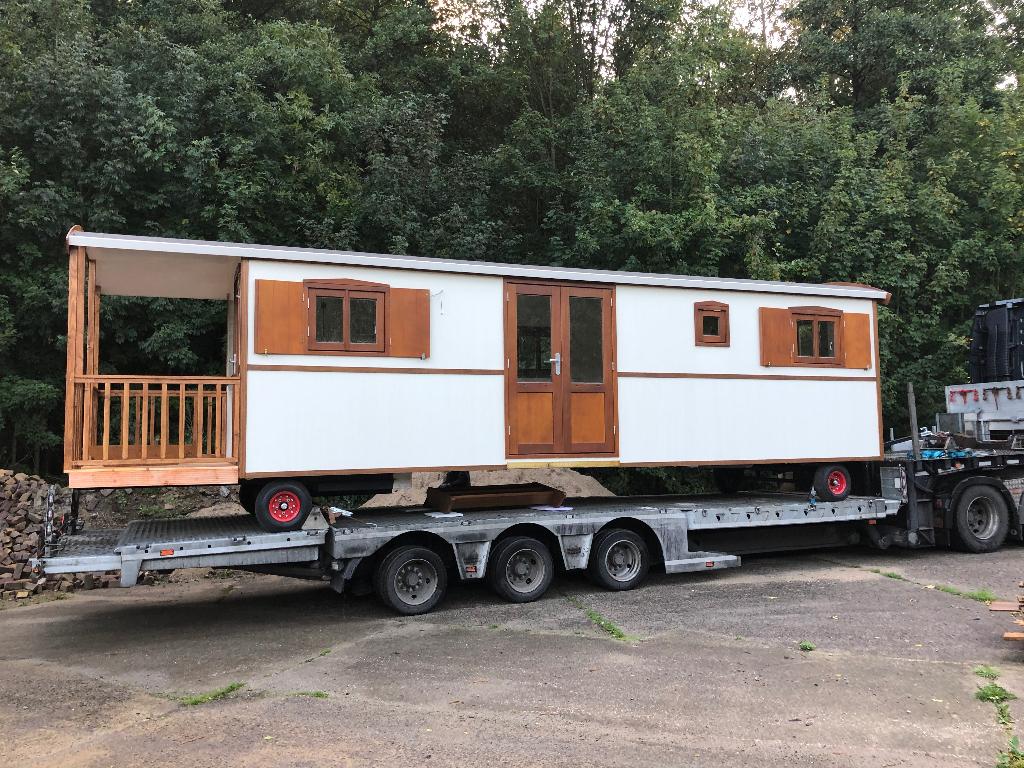 Luxe Sanitairwagen op wielen, 4x toilet 2x douche, Zakelijke goederen, Ophalen