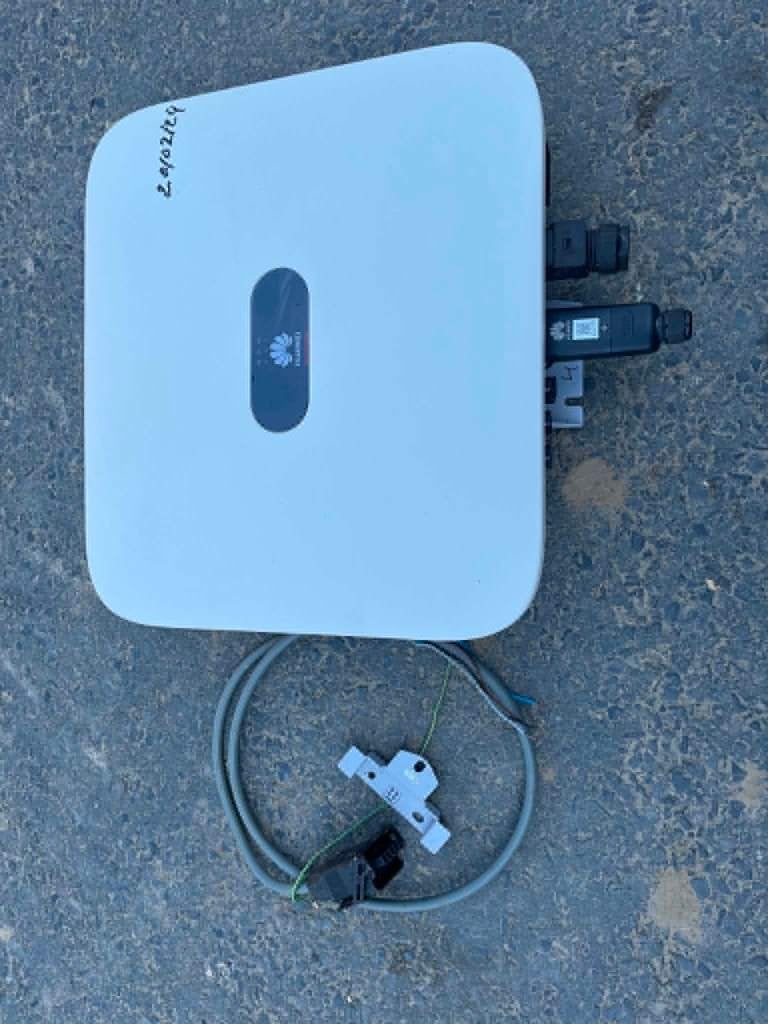 omvormer Huawei 4-- 4.4 kw voor zonnepanelen, Ophalen, Zo goed als nieuw, Overige typen, 200 wattpiek of meer