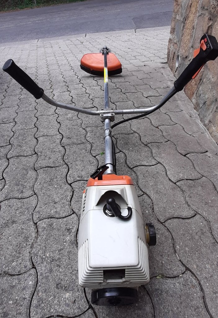 Débroussailleuse STIHL FS44 très bon état ! Révisée, Sthil, 30 à 50 cm, Enlèvement, Utilisé