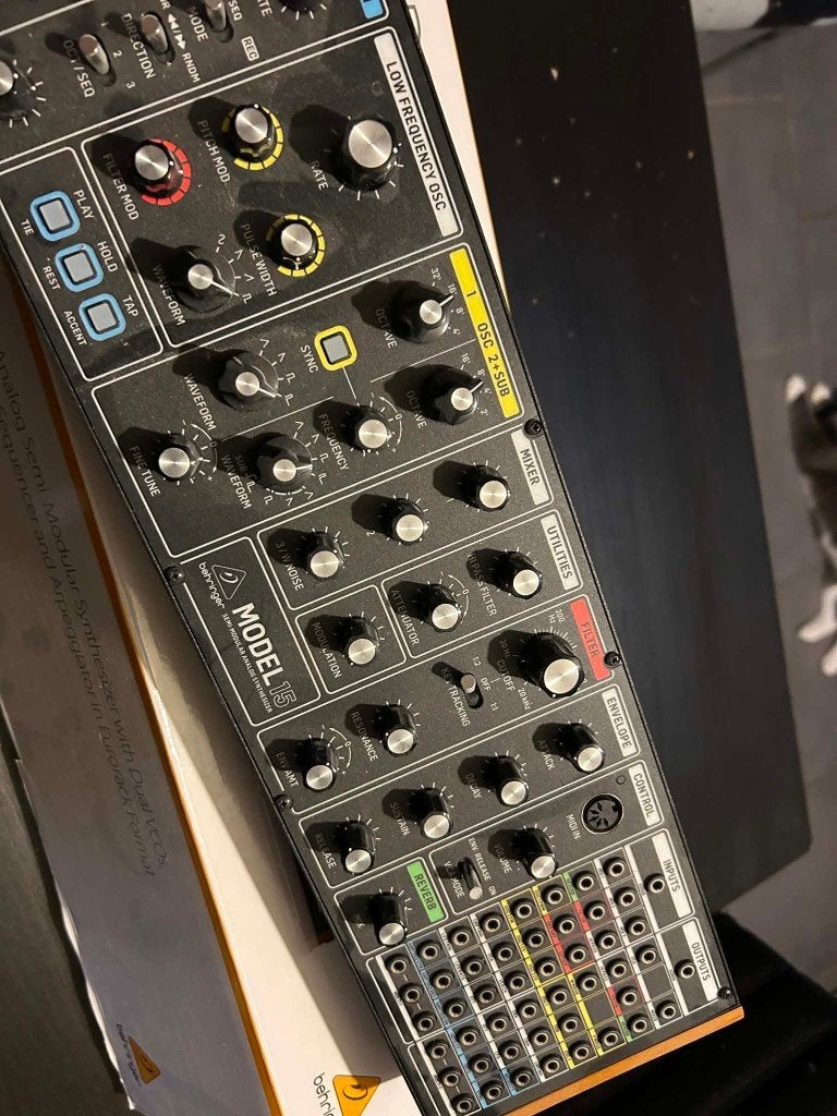 Behringer Model 15, Muziek en Instrumenten, Synthesizers, Ophalen of Verzenden, Zo goed als nieuw, Overige aantallen, Overige merken