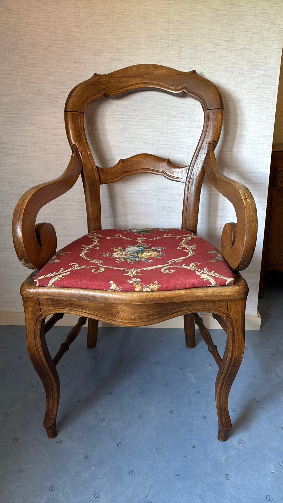Fauteuil fleuri, Enlèvement