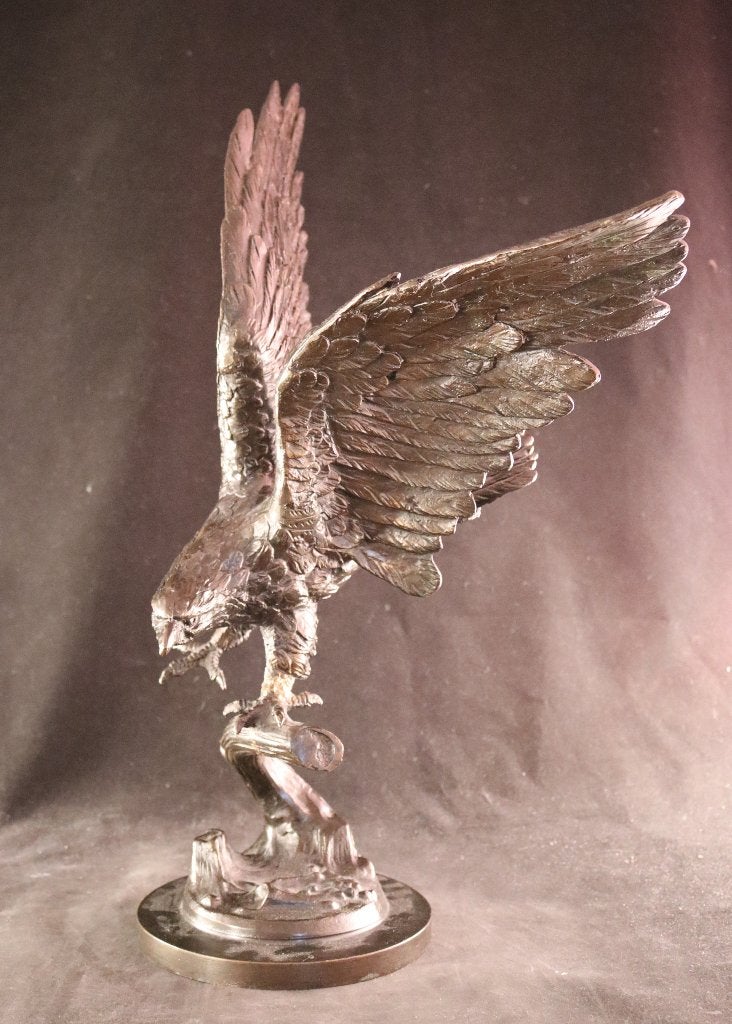 Grande statue d'aigle en bronze, Enlèvement ou Envoi, Statue