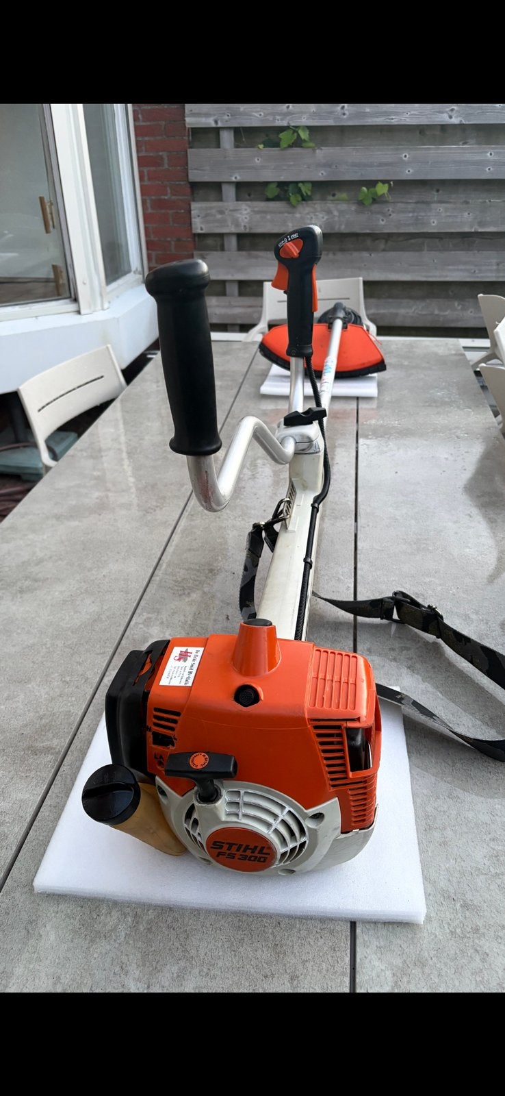 STIHL FS 300 benzine bosmaaier met draadmes + cirkelmes., Enlèvement ou Envoi, Utilisé, Essence