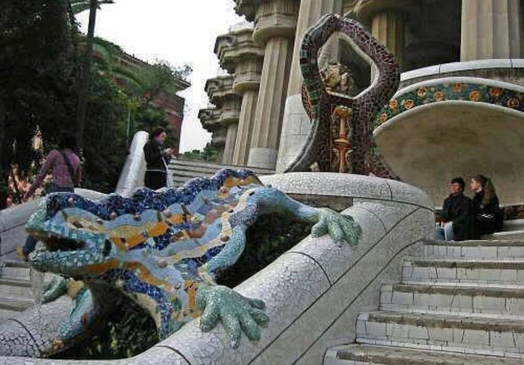 2026 in Barcelona: 100 Years of Antoni Gaudí's Legacy, Vakantie