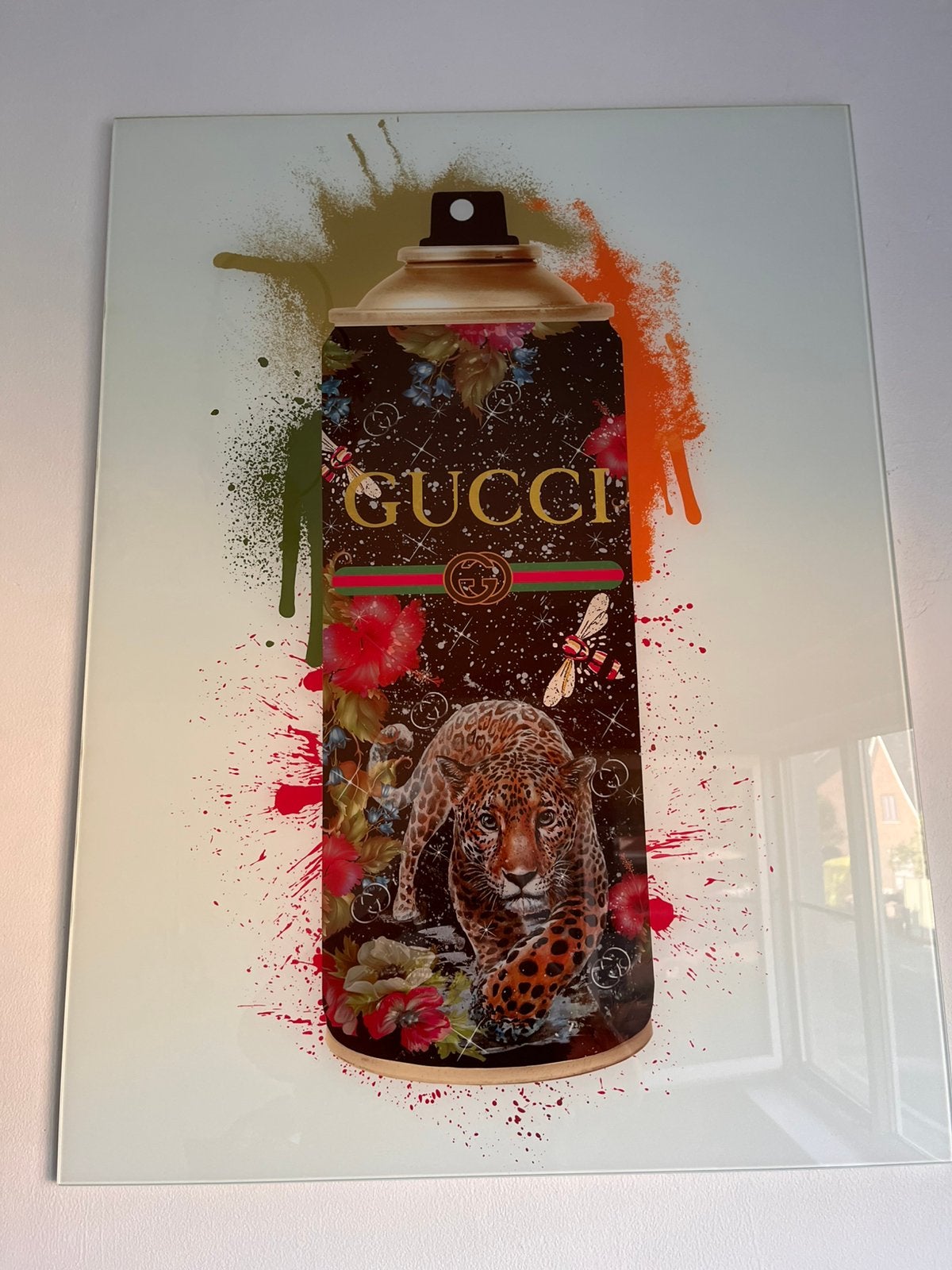 Decoratieve spray paint can Gucci in glazen frame, Ophalen, Overig onderwerp, Glas, Achter glas