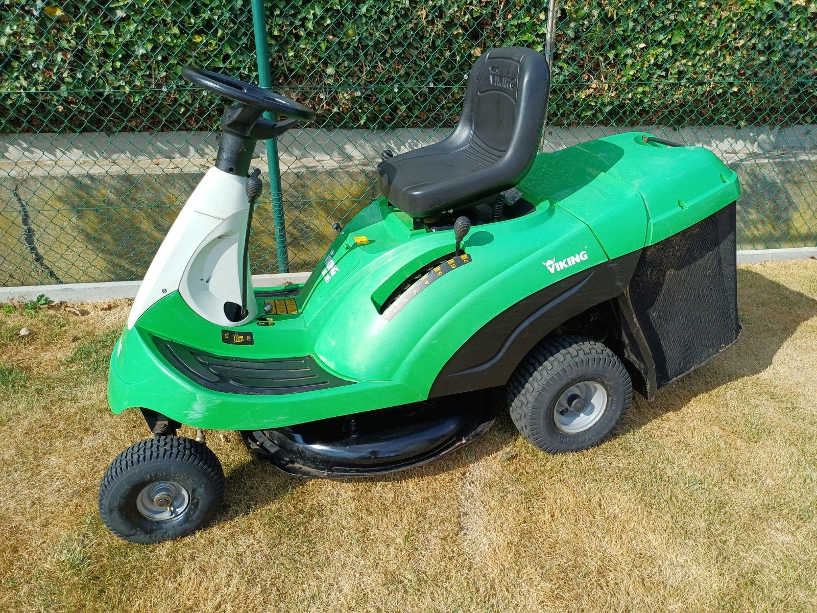 Tondeuse autoportée Viking, Viking / Stihl, Bac de ramassage, Moins de 90 cm, Enlèvement