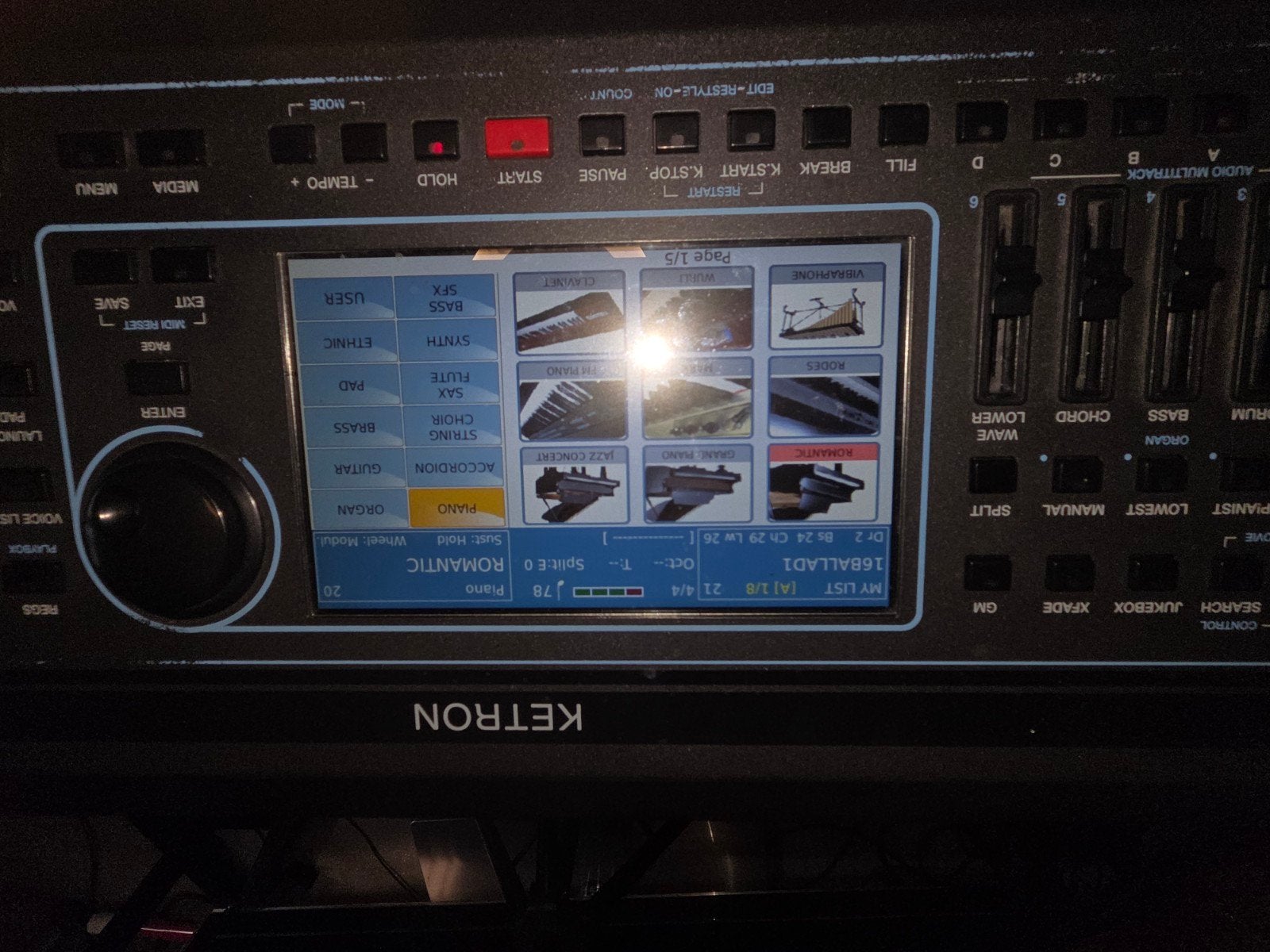 a vendre très beau ketron SD9 en très bon état, Enlèvement ou Envoi