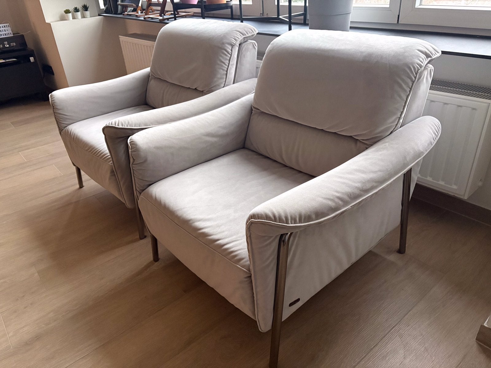 2 x siège unique/fauteuil gris, éditions Natuzzi, Maison & Meubles, Canapés | Salons, Enlèvement